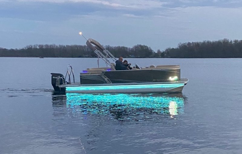 RecPro 20'-25' Pontoon Boat Under Deck LED Lights | Harness and Mounting  Track Included